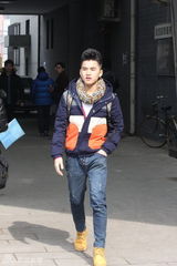 组图：北影放榜日最美工作人员与考生竞艳