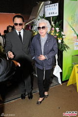 组图：粤剧陈剑声设灵 梅雪诗陈宝珠携手致祭