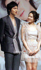 幻灯图：《个人取向》发布会  李民浩孙艺珍出席