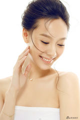 组图：张雅蓓写真大片优雅迷人 绽放甜美笑容