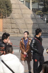 组图：北影放榜日最美工作人员与考生竞艳