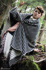组图：尚雯婕原始森林拍摄写真 波点裤袜大胆出位