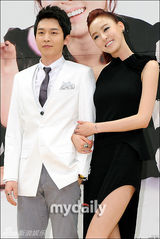 组图：申珠雅等出席早间剧《我人生的甘露》发布会