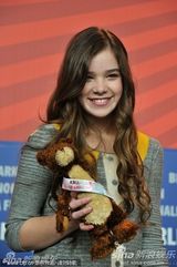 《大地惊雷》发布会 奥斯卡影帝布里奇斯亮相(图)