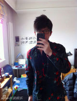 组图：50岁黄安18岁儿子近照曝光 帅气胜老爸