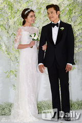 组图：李秉宪李珉廷大婚甜蜜互送吻 群星道贺