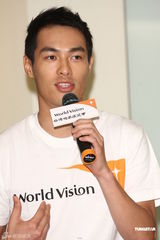 组图：张钧甯杨佑宁参与慈善 默契避谈绯闻对象