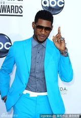 组图：亚瑟小子潮装亮相公告牌音乐奖