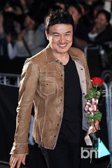 组图：韩孝珠玉泽演等众星亮相釜山电影节蓝毯