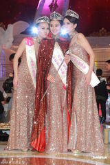 组图：2012港姐冠亚季军后台合影