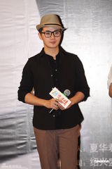 组图：余少群何杜娟携手《e恋迷情》聚焦网恋