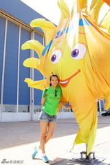 组图：章子怡化身单车选手战赛场 微博关注特奥