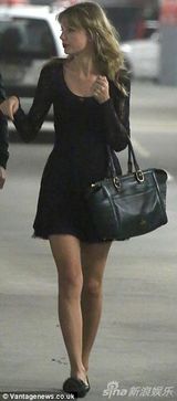 组图：斯威夫特深夜约会同片男星疑燃恋情