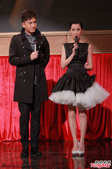 组图：钟嘉欣与延政勋合作电影 取昵称擦火花