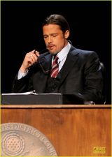 组图：克鲁尼与皮特《第八号提案》同台飙戏