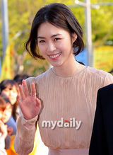 组图：郑日宇李彩英等出席韩国全州电影节开幕式