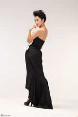 组图：杜若溪黑礼服写真秀美背显高贵