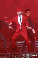 组图：张学友香港个唱揭幕 秀复古风秀踢踏舞