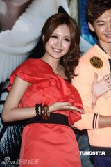 组图：辰亦儒举办新书发表会 展示厨艺秀事业线