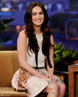 高清图：梅根-福克斯做客脱口秀节目妩媚女人味