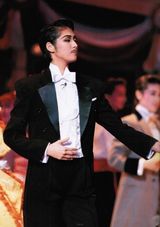 组图：天海佑希46岁生日 宝冢男角剧照大放送