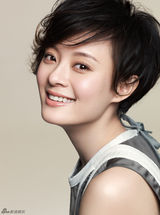 高清图：孙俪登杂志封面 绽放笑容展现魅力自我