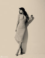 组图：陈紫函黑白映像演绎低调魅惑