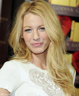 高清组图：布莱克-莱弗利镂空蕾丝礼服甜美亮相