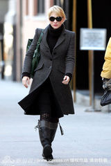 组图：凯特-布兰切特携子漫步街头神采奕奕