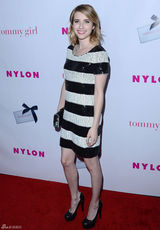 高清组图：艾玛-罗伯兹黑白条亮片礼服亮相