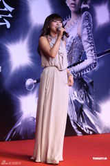 组图：丁当淡紫色长裙亮相 五一在上海开演唱会