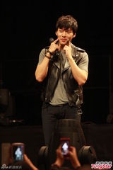 组图：韩星玄彬卖萌扮兔子 分享吻戏经验害羞