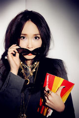 组图：范文芳2012贺岁写真演绎妩媚动人