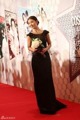 组图：谢楠吴京盛典秀恩爱 王岳伦亲吻李湘