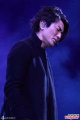 组图：古惑仔五子开唱显本色 伊健小春示爱太太