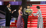 组图：金贤重出席韩流大赏 裴勇俊尹恩惠获最佳