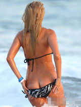 组图：花花公子女郎阿什丽海滩挺肉弹性感咸湿