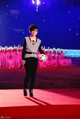 组图：中超联赛盛大开幕 周笔畅压轴献唱主题歌