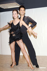 组图：钟汉良为粉丝见面会练舞 国标舞王再现