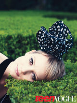 幻灯图集：蒂姆-波顿新片女主角米娅花园写真