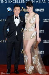 组图：亚洲电影大奖红毯春色浓 众女星挤胸露腿