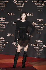 独家高清：GD获年度时尚大奖 李钟硕等亮相红毯