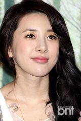 组图：歌手徐仁英发新专辑 清凉装秀身材