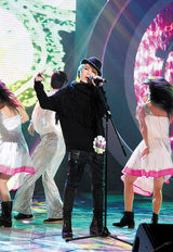 组图：好声音视觉美男梁君诺私照 网曝整容传言