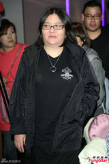 组图：萧敬腾安全升级 邱黎宽派六保鏢贴身护主