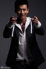 幻灯图：邓安奇拍杂志大片 “雷囧”依旧动感帅气