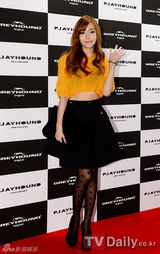 组图：SJ崔始源少时Jessica等出席时尚派对