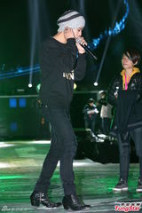 组图：众星轮番跨年彩排 韦礼安刘子千冒冷上阵