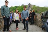 组图：阿汤哥抵京游长城 秀中文赞中国文化