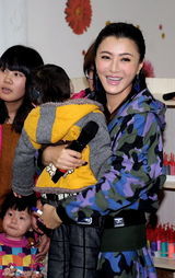 组图：陈廷嘉生日会宣布婚讯 澄清怀孕传闻